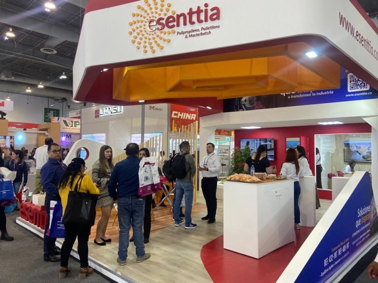 Esenttia presente en la feria Plastimagen México 2025